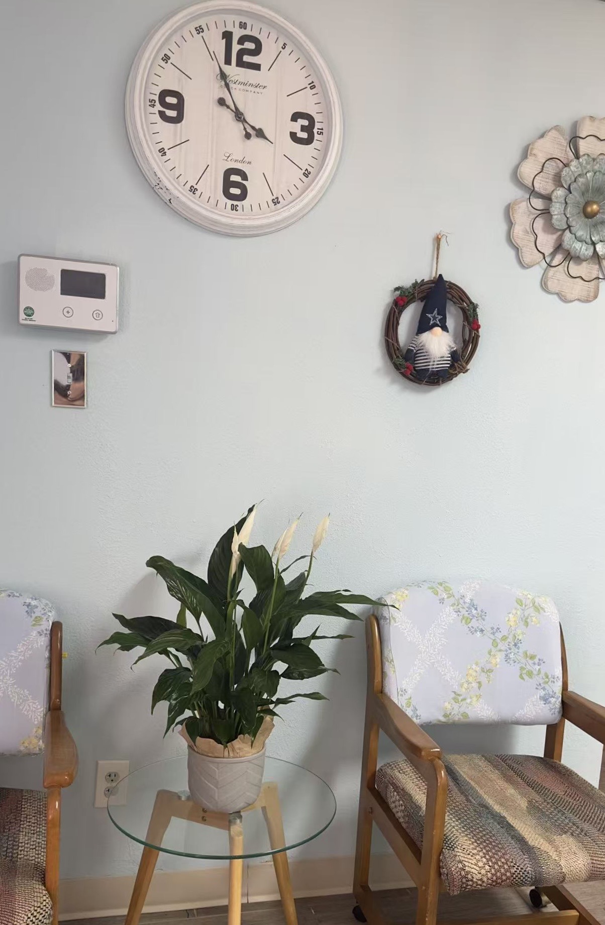 Comfortable waiting area at 8 Massage